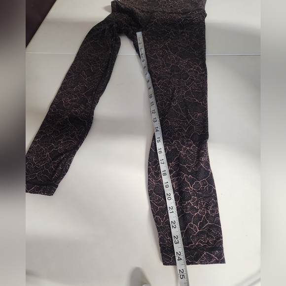 Lululemon Align Cropped Leggings Lace Pattern Size 4 - Picture 7 of 7